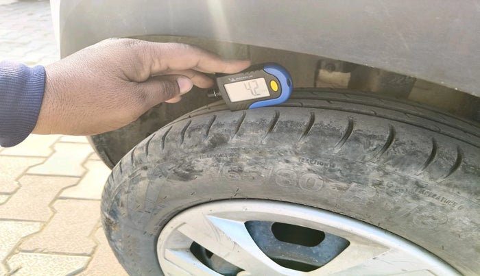 2016 Renault Kwid RXT 0.8, Petrol, Manual, 1,03,752 km, tyre