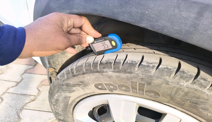 2016 Renault Kwid RXT 0.8, Petrol, Manual, 1,03,752 km, tyre