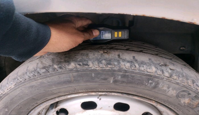 2016 Mahindra Kuv100 K2 PLUS 6 STR, Petrol, Manual, 68,317 km, tyre