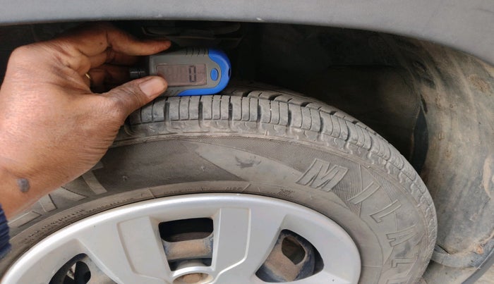 2016 Renault Kwid RXT 1.0, Petrol, Manual, 25,428 km, tyre