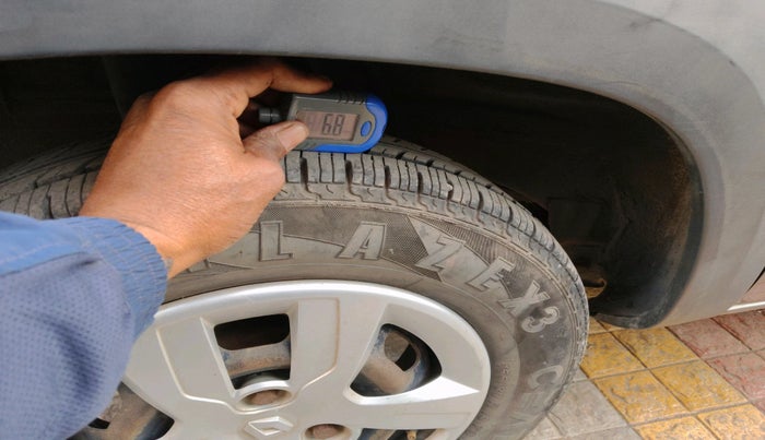 2016 Renault Kwid RXT 1.0, Petrol, Manual, 25,428 km, tyre