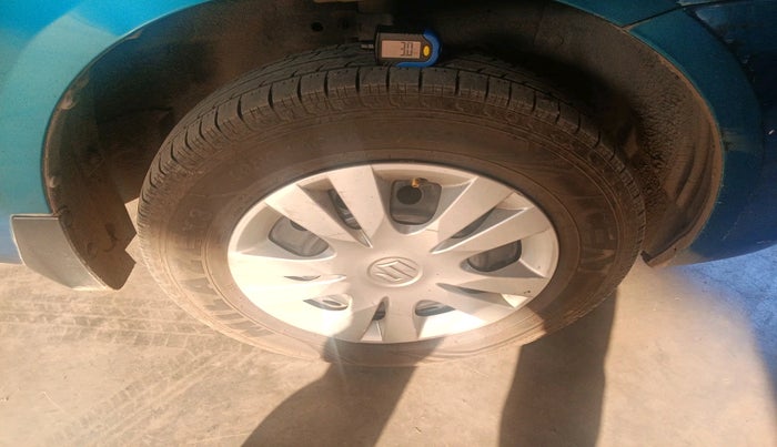 2013 Maruti Swift Dzire VXI, Petrol, Manual, 1,21,232 km, tyre