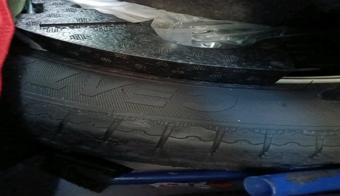 2023 Mahindra XUV300 W8 (O) 1.2 PETROL AMT, Petrol, Automatic, 18,441 km, tyre