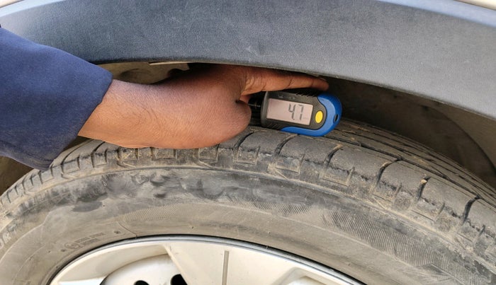 2020 Mahindra XUV300 W4 1.2 PETROL, Petrol, Manual, 56,450 km, tyre