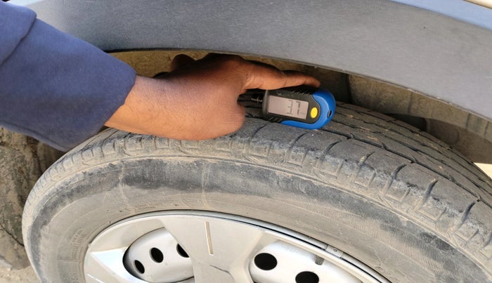 2020 Mahindra XUV300 W4 1.2 PETROL, Petrol, Manual, 56,450 km, tyre