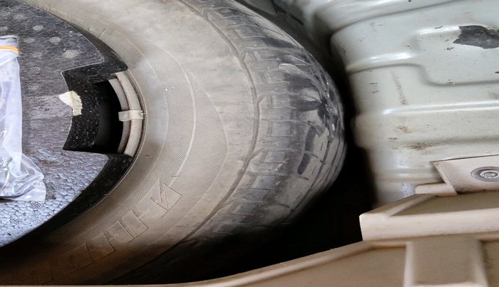 2020 Mahindra XUV300 W4 1.2 PETROL, Petrol, Manual, 56,450 km, tyre