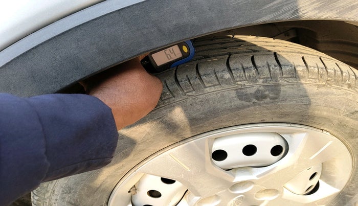 2020 Mahindra XUV300 W4 1.2 PETROL, Petrol, Manual, 56,450 km, tyre