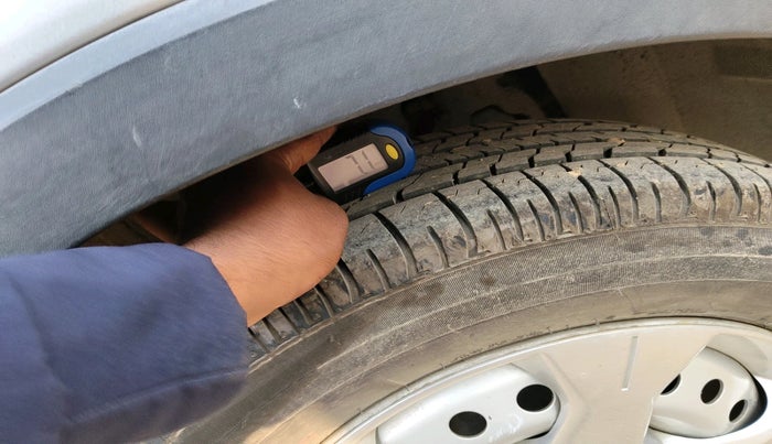 2020 Mahindra XUV300 W4 1.2 PETROL, Petrol, Manual, 56,450 km, tyre