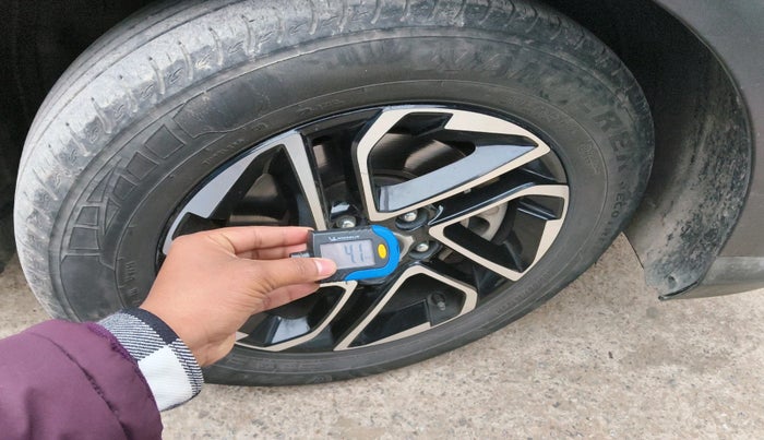 2022 KIA CARENS PRESTIGE PLUS 1.5 DIESEL 7 STR, Diesel, Manual, 1,23,521 km, tyre