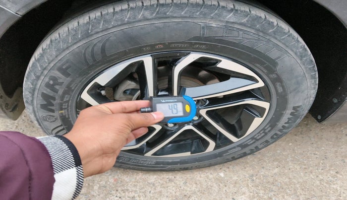 2022 KIA CARENS PRESTIGE PLUS 1.5 DIESEL 7 STR, Diesel, Manual, 1,23,521 km, tyre