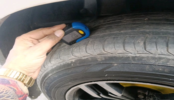 2017 Renault Duster 85 PS RXE DIESEL, Diesel, Manual, 1,11,869 km, tyre