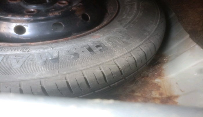 2012 Maruti Alto 800 LXI, Petrol, Manual, 2,04,586 km, tyre