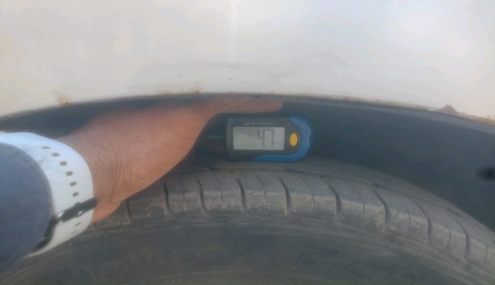 2012 Maruti Alto 800 LXI, Petrol, Manual, 2,04,586 km, tyre