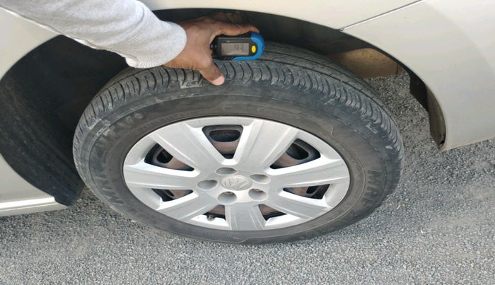 2012 Volkswagen Vento COMFORTLINE 1.6, Petrol, Manual, 94,045 km, tyre