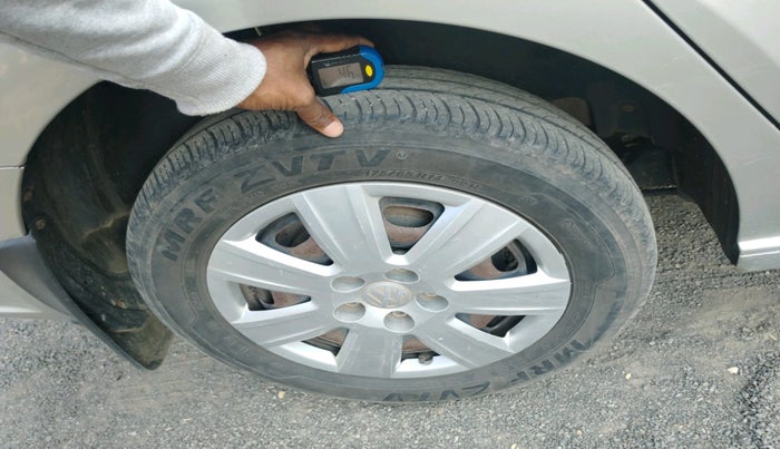 2012 Volkswagen Vento COMFORTLINE 1.6, Petrol, Manual, 94,045 km, tyre