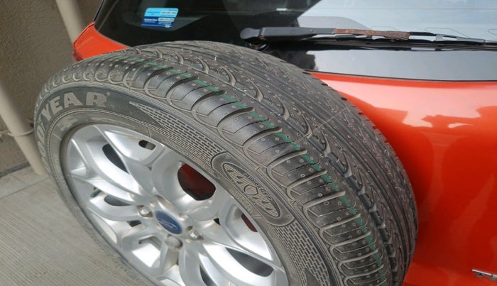 2014 Ford Ecosport TITANIUM 1.5L DIESEL, Diesel, Manual, 1,24,015 km, tyre