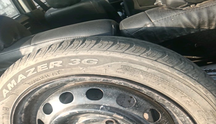 2015 Maruti Wagon R 1.0 VXI, Petrol, Manual, 81,211 km, tyre