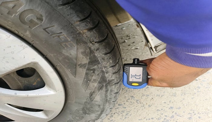 2012 Hyundai i10 MAGNA 1.1, Petrol, Manual, 58,795 km, tyre