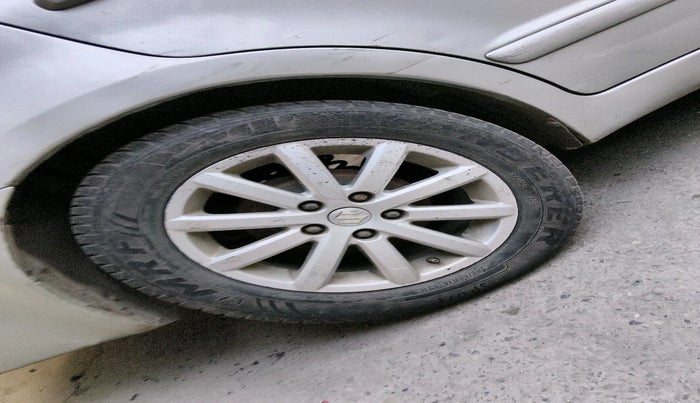 2011 Maruti SX4 ZXI, Petrol, Manual, 1,18,209 km, tyre