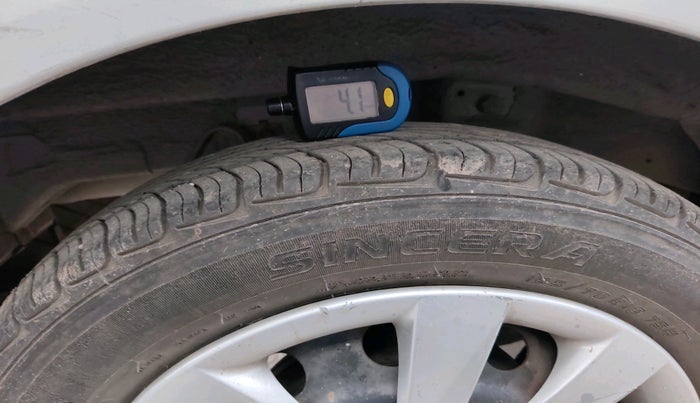 2011 Hyundai Eon MAGNA, Petrol, Manual, 52,225 km, tyre