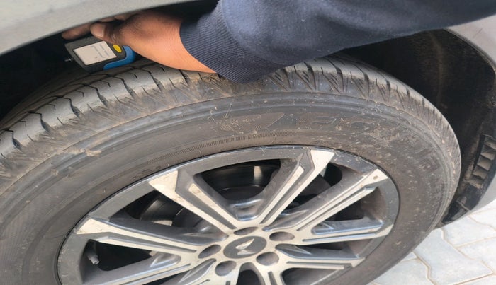 2022 Mahindra XUV700 AX 7 LUXURY D AT 7 STR, Diesel, Automatic, 67,280 km, tyre