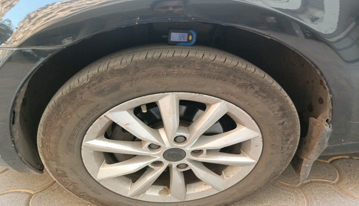 2014 Skoda Octavia AMBITION 2.0 TDI AT, Diesel, Automatic, 1,79,443 km, tyre