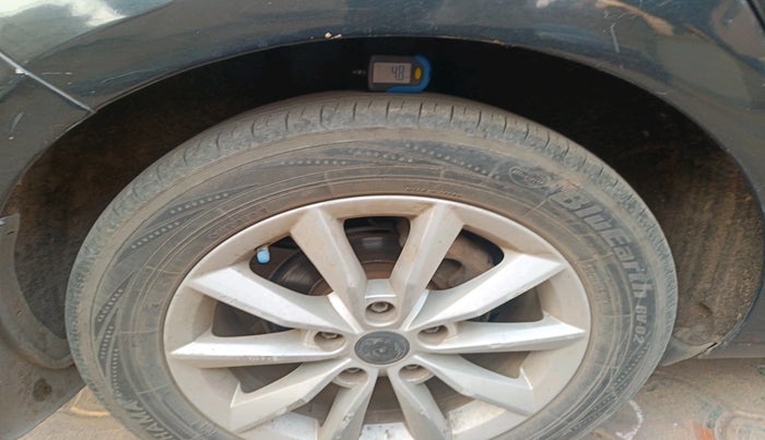 2014 Skoda Octavia AMBITION 2.0 TDI AT, Diesel, Automatic, 1,79,443 km, tyre