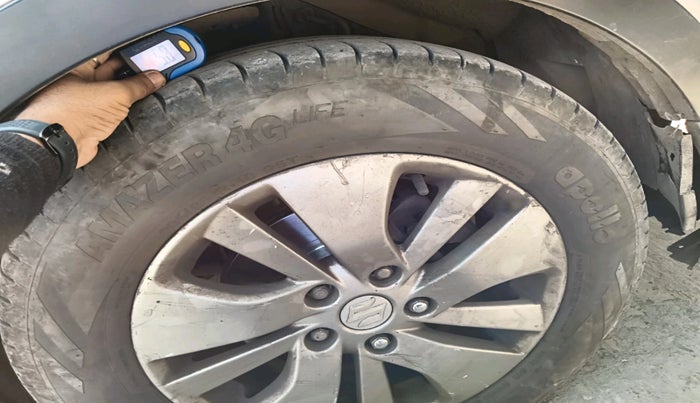 2016 Maruti S Cross ZETA 1.3, Diesel, Manual, 1,35,459 km, tyre