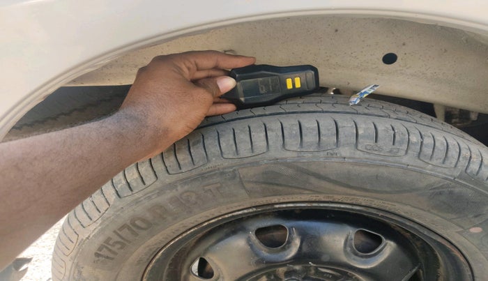 2010 Maruti Eeco 7 STR, Petrol, Manual, 1,12,267 km, tyre