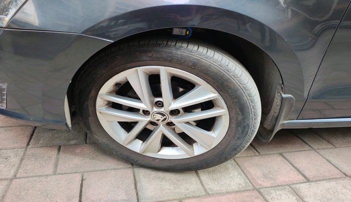 2017 Skoda Rapid STYLE 1.6 MPI AT, Petrol, Automatic, 45,233 km, tyre