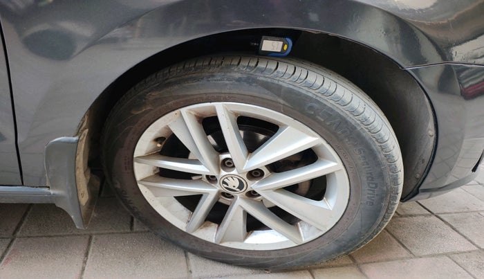 2017 Skoda Rapid STYLE 1.6 MPI AT, Petrol, Automatic, 45,233 km, tyre