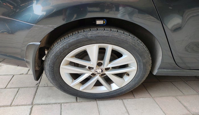 2017 Skoda Rapid STYLE 1.6 MPI AT, Petrol, Automatic, 45,233 km, tyre