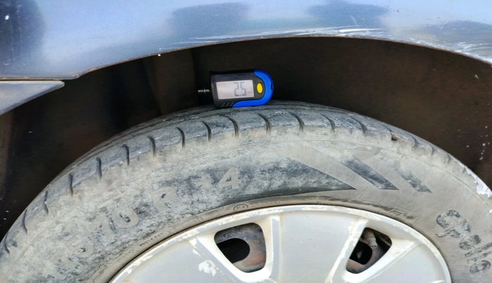 2012 Ford Fiesta Classic CLXI 1.4 DIESEL, Diesel, Manual, 1,85,000 km, tyre