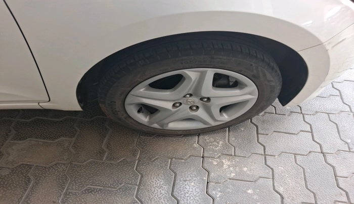 2017 Hyundai Elite i20 ASTA 1.2, Petrol, Manual, 28,196 km, tyre