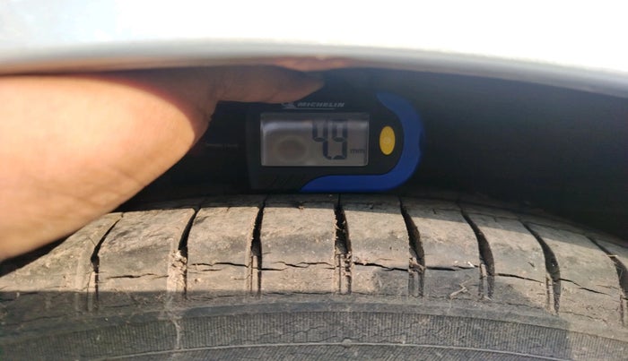 2013 Hyundai i10 MAGNA 1.2, Petrol, Manual, 42,622 km, tyre