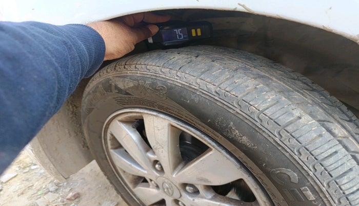 2016 Hyundai Xcent SX 1.2, Petrol, Manual, 1,11,225 km, tyre