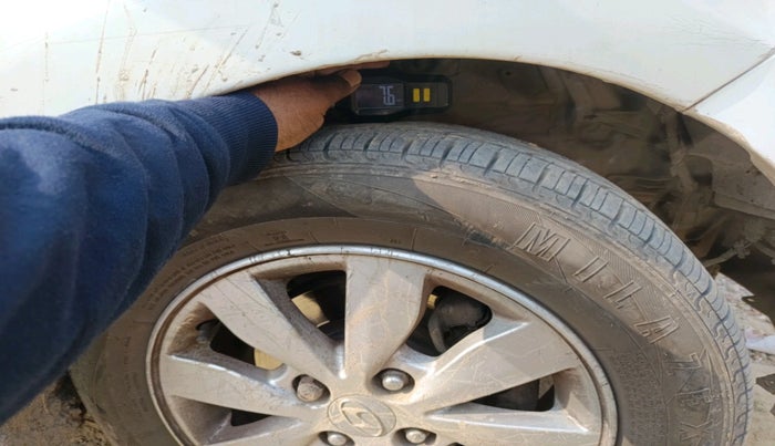 2016 Hyundai Xcent SX 1.2, Petrol, Manual, 1,11,225 km, tyre