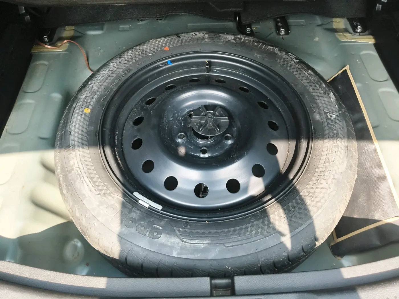 2023 Maruti Grand Vitara SIGMA SMART HYBRID, Petrol, Manual, 32,805 km, tyre