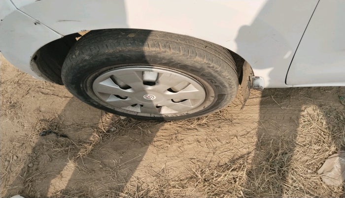 2018 Datsun Redi Go A, Petrol, Manual, 86,975 km, tyre