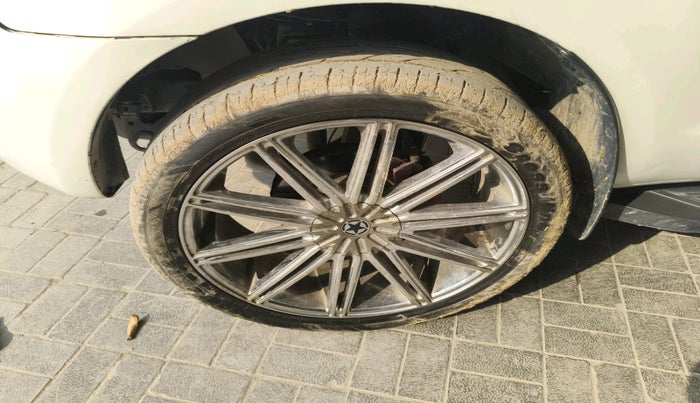 2016 Ford Endeavour TITANIUM 2.2 4X2 AT, Diesel, Automatic, 1,30,000 km, tyre