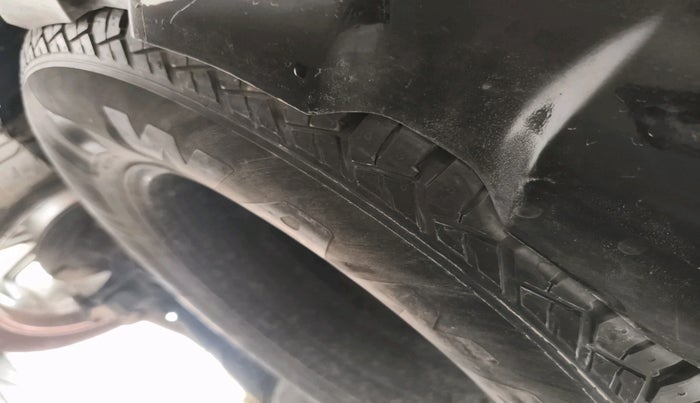 2016 Ford Endeavour TITANIUM 2.2 4X2 AT, Diesel, Automatic, 1,30,000 km, tyre