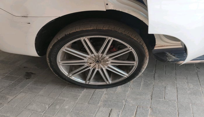 2016 Ford Endeavour TITANIUM 2.2 4X2 AT, Diesel, Automatic, 1,30,000 km, tyre