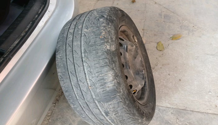 2014 Toyota Corolla Altis J PETROL, Petrol, Manual, 1,04,056 km, tyre