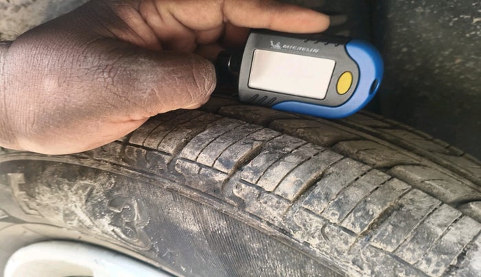 2017 Renault Kwid RXT 1.0, Petrol, Manual, 52,481 km, tyre