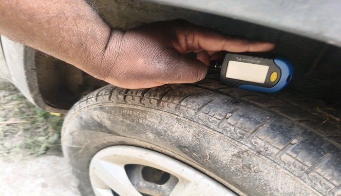 2017 Renault Kwid RXT 1.0, Petrol, Manual, 52,481 km, tyre