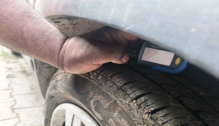 2017 Renault Kwid RXT 1.0, Petrol, Manual, 52,481 km, tyre