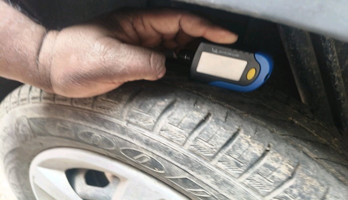 2017 Renault Kwid RXT 1.0, Petrol, Manual, 52,481 km, tyre