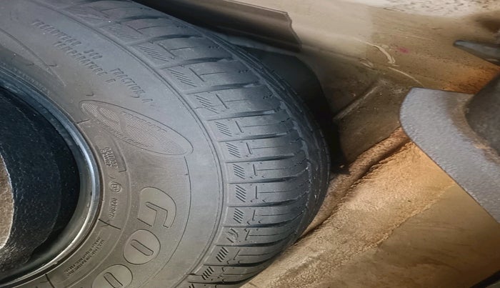 2016 Volkswagen Ameo HIGHLINE DSG 1.5 DIESEL , Diesel, Automatic, 1,00,308 km, tyre