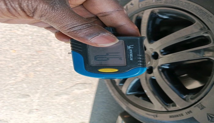 2014 Volkswagen Jetta HIGHLINE TDI AT, Diesel, Automatic, 1,58,920 km, tyre