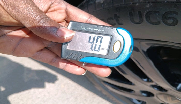 2014 Volkswagen Jetta HIGHLINE TDI AT, Diesel, Automatic, 1,58,920 km, tyre